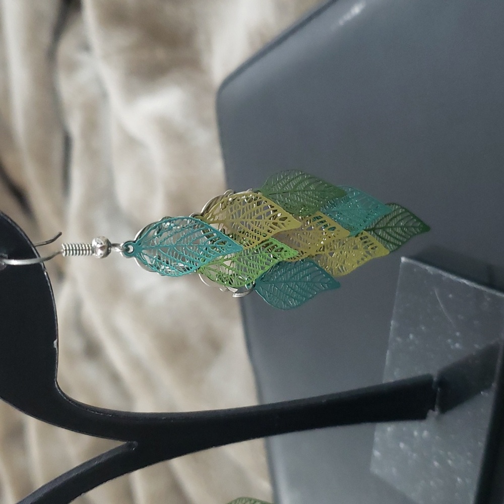 Earings - Picture 2 of 7